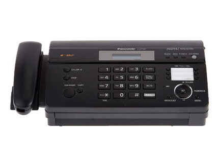 خرید فکس حرارتی پاناسونیک مدل KX-FT987CX امروزه در بازار تولیدات تلفن و دستگاه های ارتباطی شرکت های متعددی در راستای کسب بیشترین سود فروش با یکدیگر رقابت تجاری می کنند که یکی از معروف ترین این برند ها، کمپانی معتبر پاناسونیک می باشد که تولیدات متنوع و با کیفیت زیادی وارد بازار جهانی ارتباطات کرده است، در این وهله میخواهیم به معرفی یکی از محصولات این شرکت یعنی دستگاه فکس حرارتی مدل (KX-FT987CX) بپردازیم که با توجه به کیفیت ساخت و فنی خود و همچنین چندکاره بودن خود محبوبیت زیادی در بین مشتریان بدست آورده است. مشخصات کلی دستگاه فکس مدل (KX-FT987CX) یکی از جدیدترین تولیدات برند معتبر پاناسونیک در زمینه طراحی و تولید ماشین های اداری رسته کاربری ارتباطی به شمار می رود که با با ساختار ظاهری به ابعاد (121×352×450) میلی متر و تنها با 3 کیلوگرم وزن براحتی قابل حمل و جابجایی بوده و با طراحی ساده و زیبا به رنگ بندی مشکی علاوه بر دستگاه تلفن به هر دو قابلیت با کاربری عملیات فکس و کپی نیز مجهز می باشد. Panasonic KX-FT987CX FAX این دستگاه ضمن تجهیز به تکنولوژی چاپ حرارتی، قادر است تمامی اسناد اداری یا حتی تصاویر خانوادگی شما را با بهره مندی از فناوری (Level Halftone 64) بصورت فکس ارسال یا کپی کند، از سوی دیگر تجهیز به گوشی تلفن به همراه صفحه نمایش نوع (LCD) جهت نمایش اطلاعات عملکرد دستگاه و پنل کلیدهای کنترلی، فرآیند اصلی ترین کارآیی آن یعنی برقراری تماس را تکمیل می کند که در ادامه بیشتر به آن خواهیم پرداخت. مشخصات فنی پاناسونیک مدل (KX-FT987CX) در بحث مشخصات فنی دارای یک گوشی باسیم، پنل کلیدهای کنترلی به همراه شماره های تماس و همچنین نمایشگری جهت تبیین وضعیت دستگاه است که از مهمترین امکانات آن در کارآیی برقراری تماس تلفنی میتوان به مواردی نظیر قابلیت شماره گیری خودکار با جست و جوی شماره مورد نظر از طریق کلیدهای کنترل منو (Navigation Keys)، قابلیت (Caller ID) یا در اصطلاح نمایش شماره تماس ورودی قبل از برقراری ارتباط، بهره مندی از حافظه دفترچه تلفن به میزان حداکثر 100 شماره و در انتها قابلیت منشی تلفن با امکان ذخیره حداکثر 18 دقیقه از پیام های دریافتی اشاره کرد. یکی دیگر از کاربردهای دستگاه مورد نظرمان مربوط به کارآیی عملیات فکس می شود که بوسیله این مدل می توان هرگونه اسناد و مدارک را با کیفیت بالا و با تکنولوژی چاپ حرارتی در قالب فکس ارسال یا دریافت کرد، علاوه بر آن امکاناتی که می توان برای عملیات فکس دستگاه فوق عنوان کرد مواردی از قبیل تجهیز به حافظه داخلی فکس به میزان حداکثر 25 برگ، ارسال خودکار و اتوماتیک فکس بصورت همزمان به چندین شماره تماس یا حتی ارسال با تاخیر یا ارسال در بازه های از قبل زمانبندی شده خواهد بود. Panasonic KX-FT987CX FAX دستگاه فکس پاناسونیک همانطور که گفتیم علاوه بر امکانت فوق الذکر دارای کارآیی عملیات کپی نیز می باشد، بطوریکه می توان اسناد و مدارک یا حتی عکس های خانوادگی را تحت وضوح عالی (Super Fine Mode) کپی کرد، البته نباید از مهمترین ویژگی این دستگاه که وجود آن در هر دو قابلیت فکس و کپی بصورت مشترک ضروری است، چشم پوشی کرد و آن درواقع تجهیز به سیستم تغذیه جانشین (ADF) به ظرفیت حداکثر 10 برگ می باشد. ناگفته نماند که شرکت پاناسونیک در بحث مواد مصرفی دستگاه فکس مورد نظرمان از رول حرارتی مدل (KX-A106) و همچنین ضمن تعیین توان مصرفی دستگاه به میزان 110 وات از خصوصیات کاربردی همچون درگاه ارتباطی برای اتصال تلفن، مودم با سرعت 9.6 کیلوبایت بر ثانیه و برش دهنده خودکار نیز استفاده کرده است.